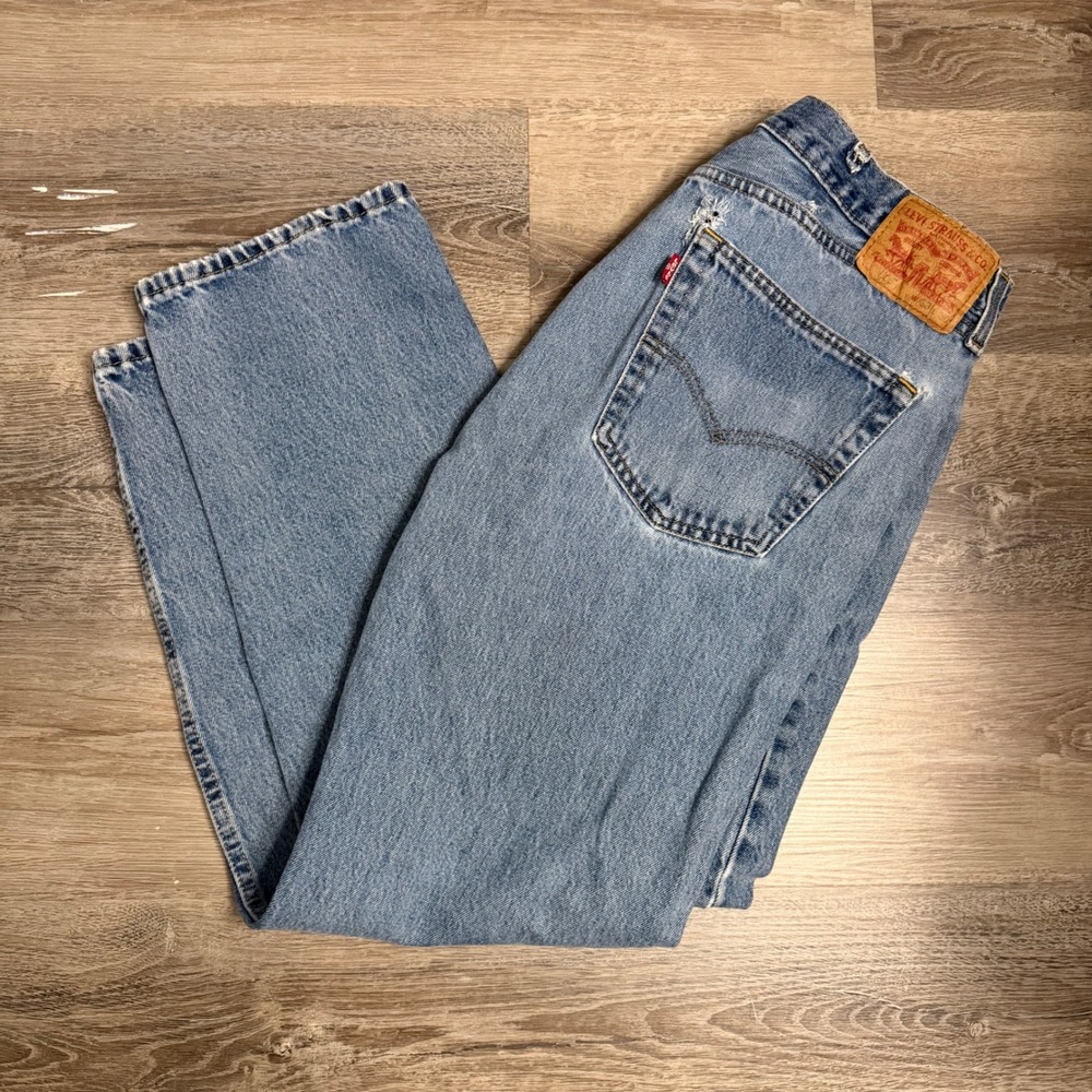 Levis 505 Regular Fit Straight Leg Light Wash Distressed Jeans Mens 38x30 Blue